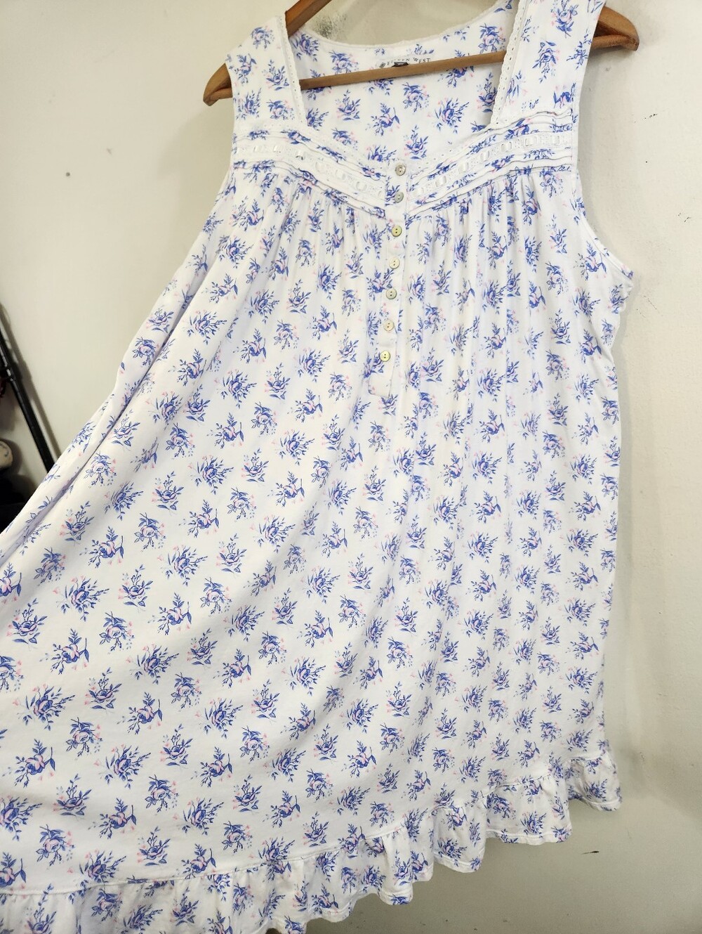 Eileen West Cotton Floral Nightgown - Picture 4 of 8